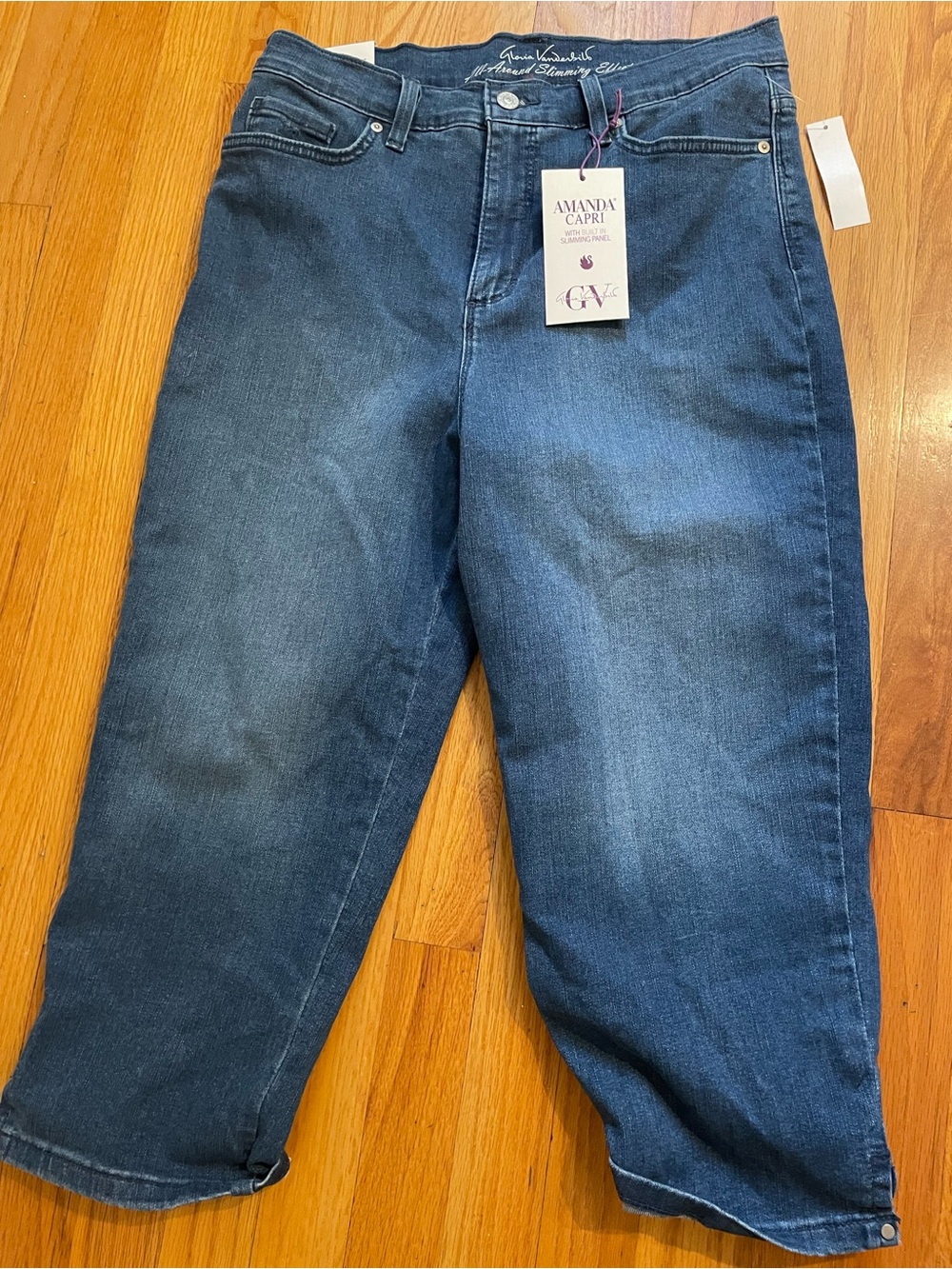 Women’s Dark Blue Denim Capri Jeans by Gloria Vanderbilt